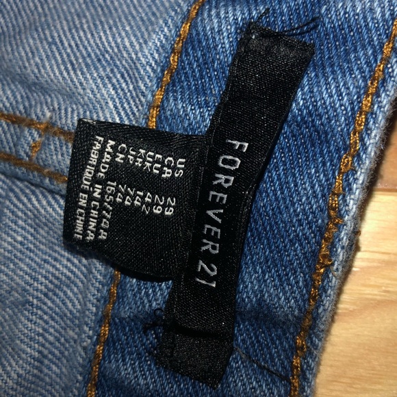 Patterned Jean Shorts - Picture 6 of 7